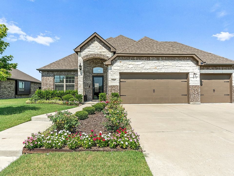 1st image of 214 Jacaranda Dr