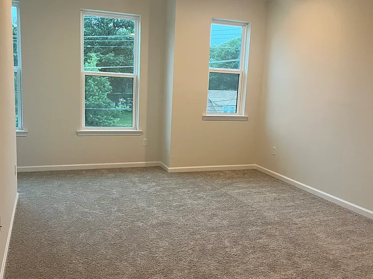 1105 Greenwich Dr — Photo 9