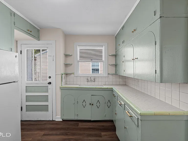 245 E Elmwood St — Photo 16