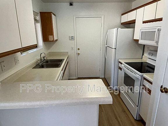 4th image of 14942 W Ventura St