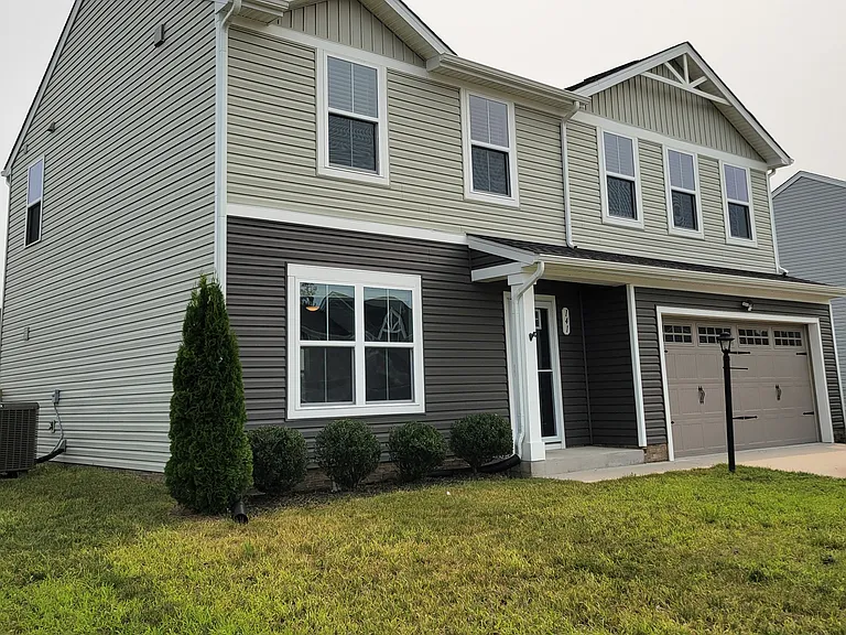 141 Catalpa Ct — Photo 1
