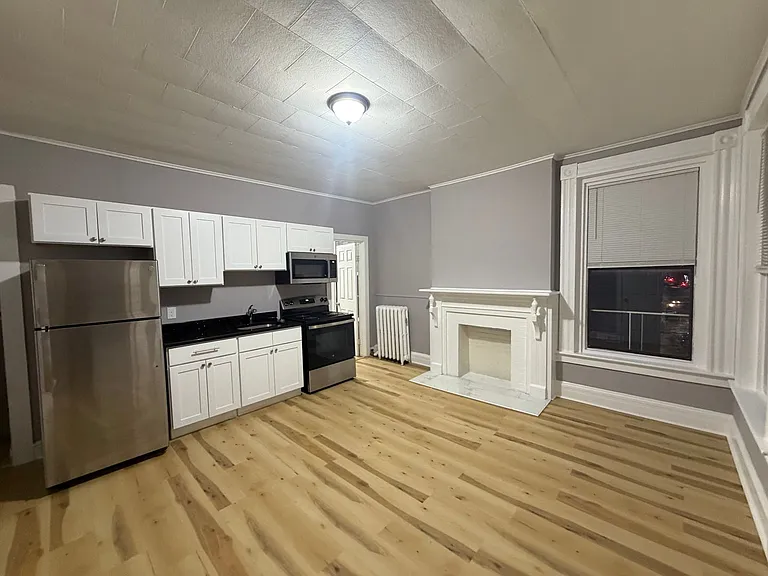 460 Main St — Photo 17