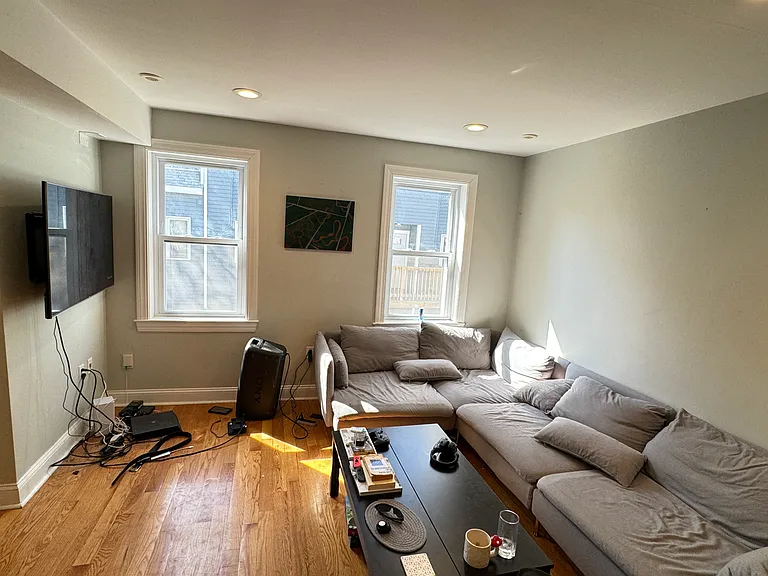 6 Saint James Pl — Photo 6