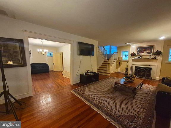 4th image of 2446 Grandview Ave
