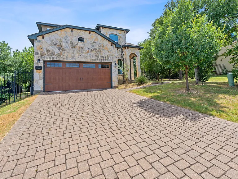 307 Parkside Dr — Photo 1