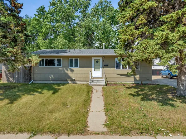 9 22nd St NW, Minot, ND 58703