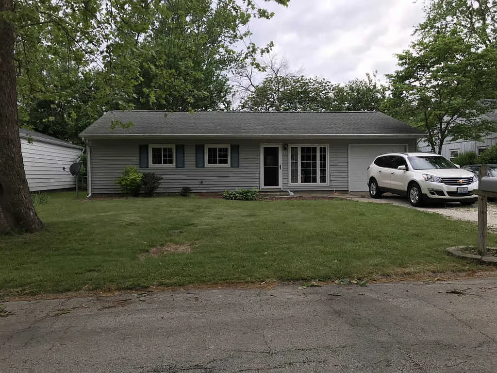 1107 Maplepark Dr photo 1