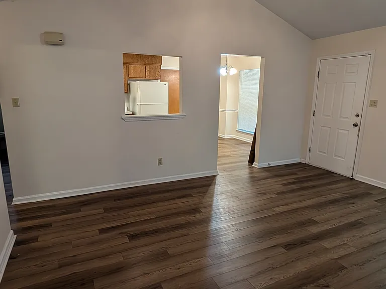 611 S Skinner Ave — Photo 6