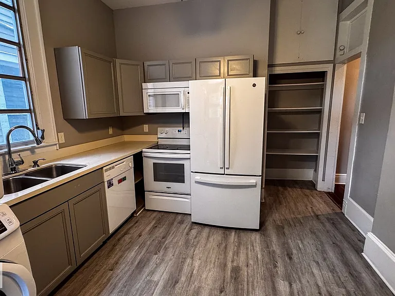 7414 Burthe St #A — Photo 11