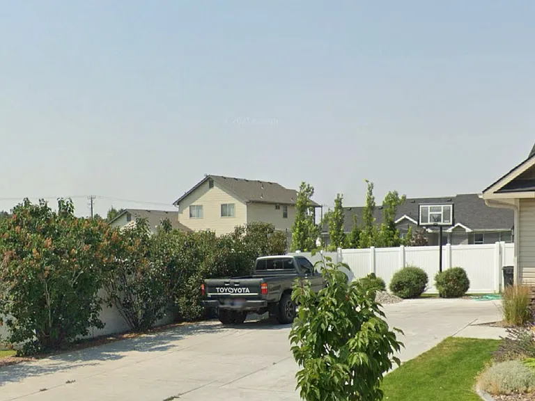 Bainbridge Ln — Photo 12