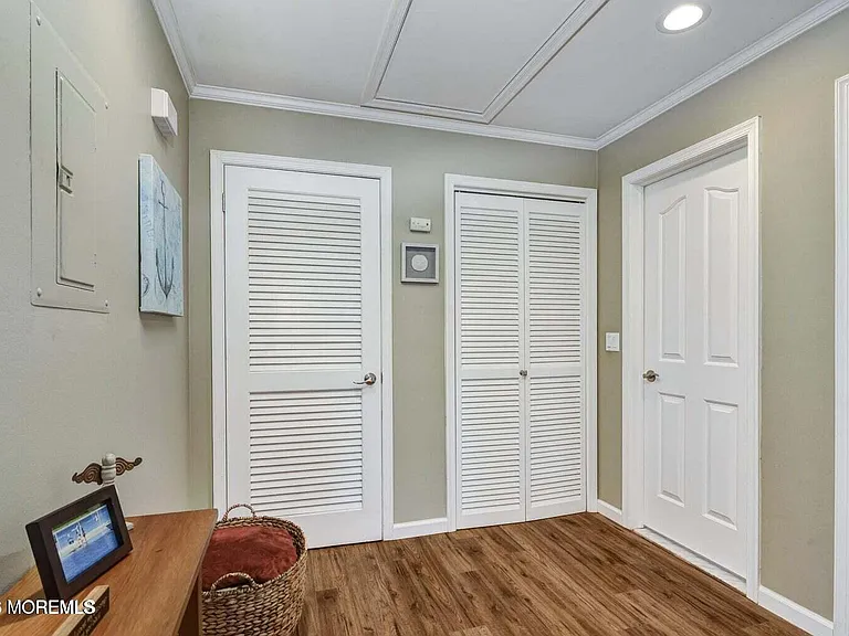 606 Bay Ave #6 — Photo 12