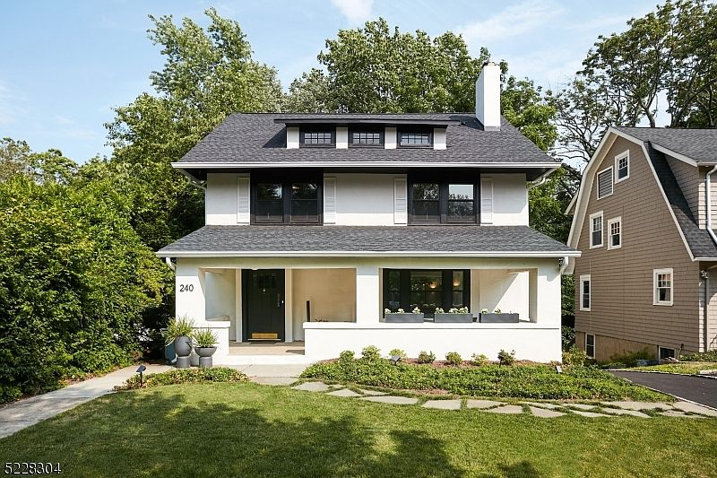 1st image of 240 Walton Ave