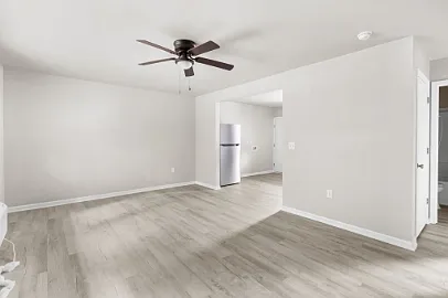 1217 Pineview St — Photo 2