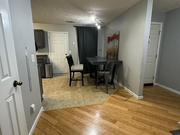 4th image of 3143 Bridgepoint Dr #2