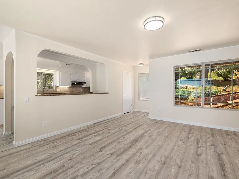 3010 Southlake Dr — Photo 7