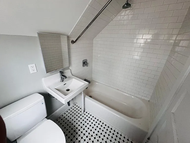 35 Linden Ln #3 — Photo 9