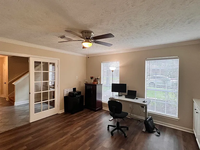 2104 Bay Hill Dr — Photo 6
