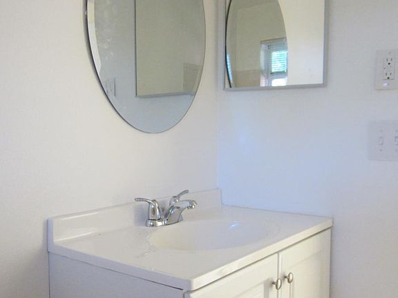 5th image of 2817 Oaklawn Ave APT B
