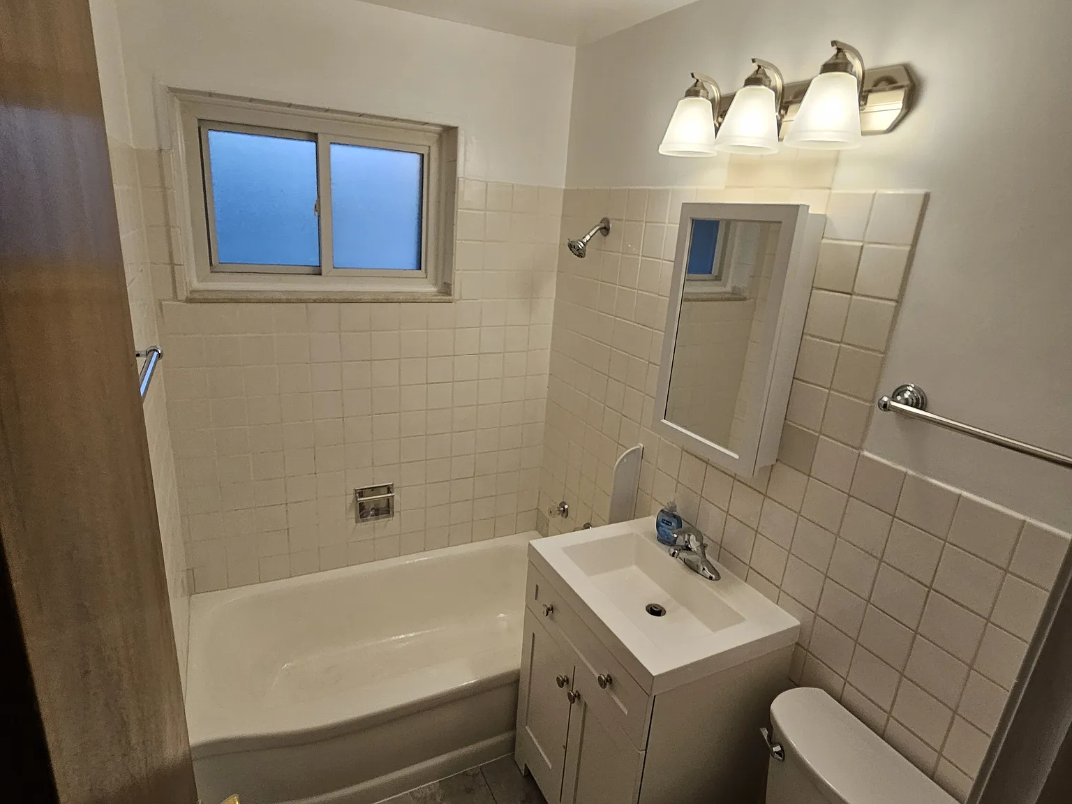 2 bed, 1007 sqft, $2,300 — Photo 4