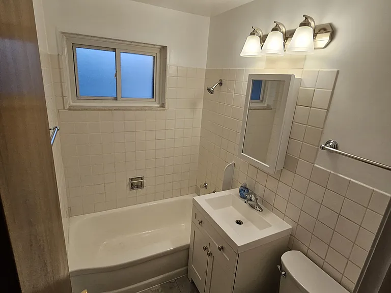 469 N Ridgeland Ave — Photo 3