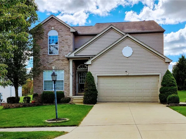 569 Lenox Ct, Broadview Heights, OH 44147