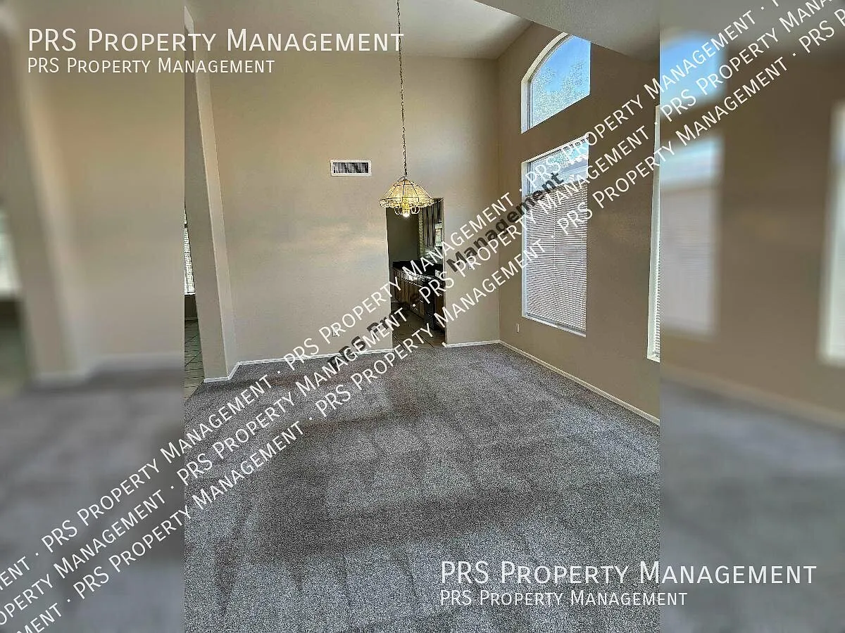 Spacious 4 bedroom in Chandler! — Photo 3