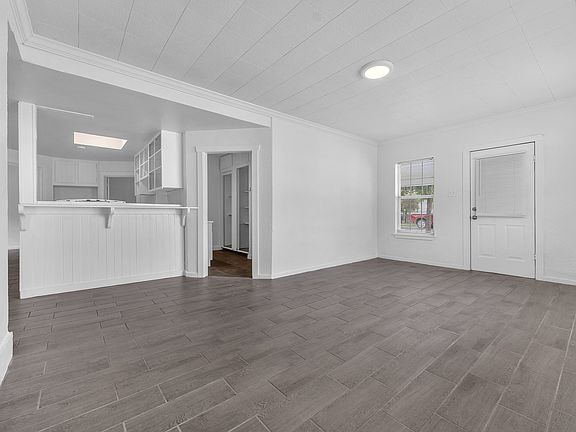 4th image of 402 Ada St APT 2