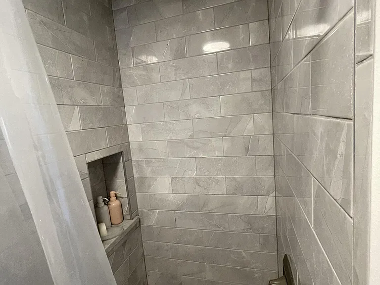 303 NE 7th Ave #4 — Photo 8