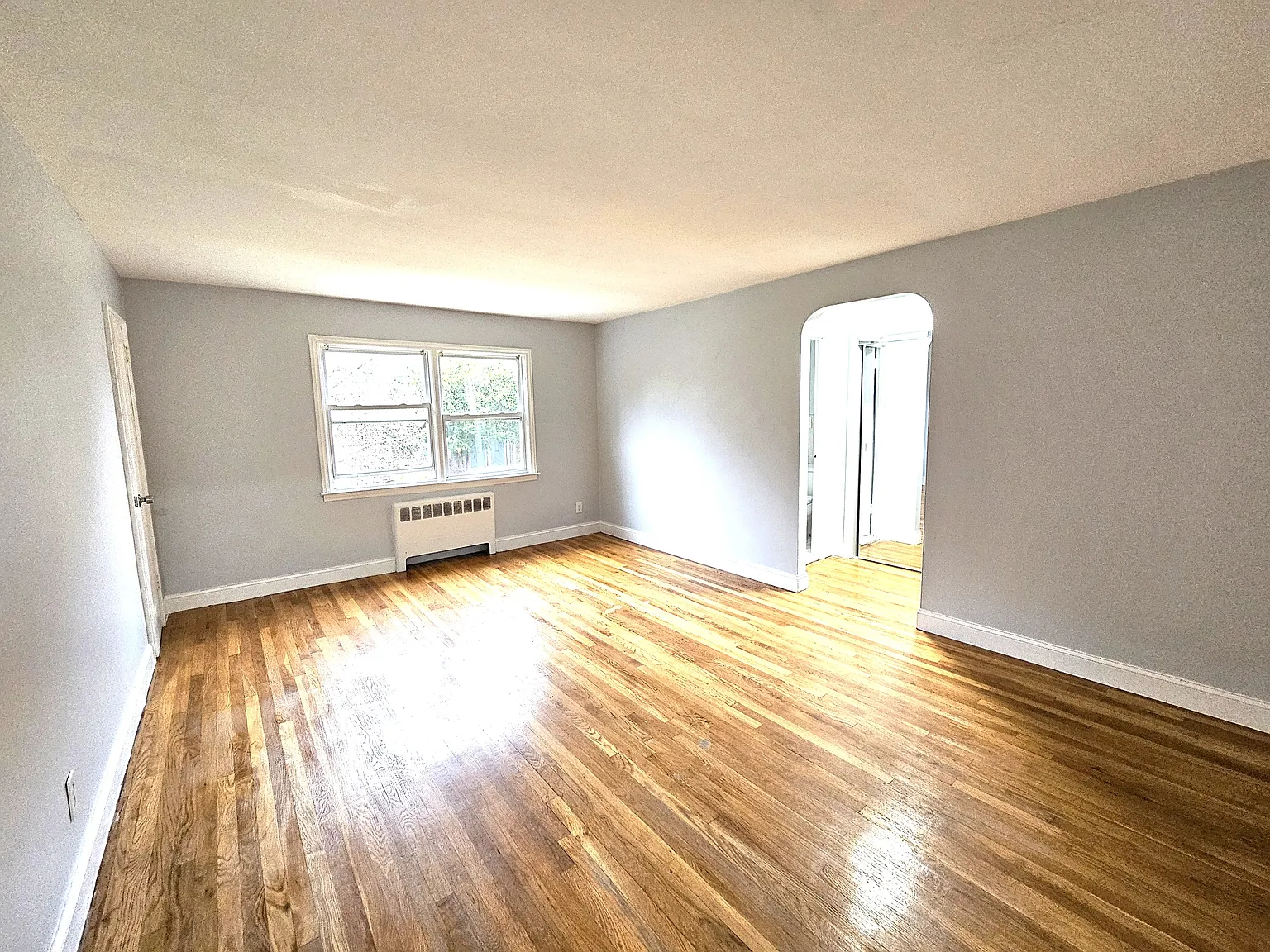 2 bed, 900 sqft, $2,100 — Photo 3