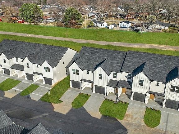 2nd image of 772 W Pickens Rd