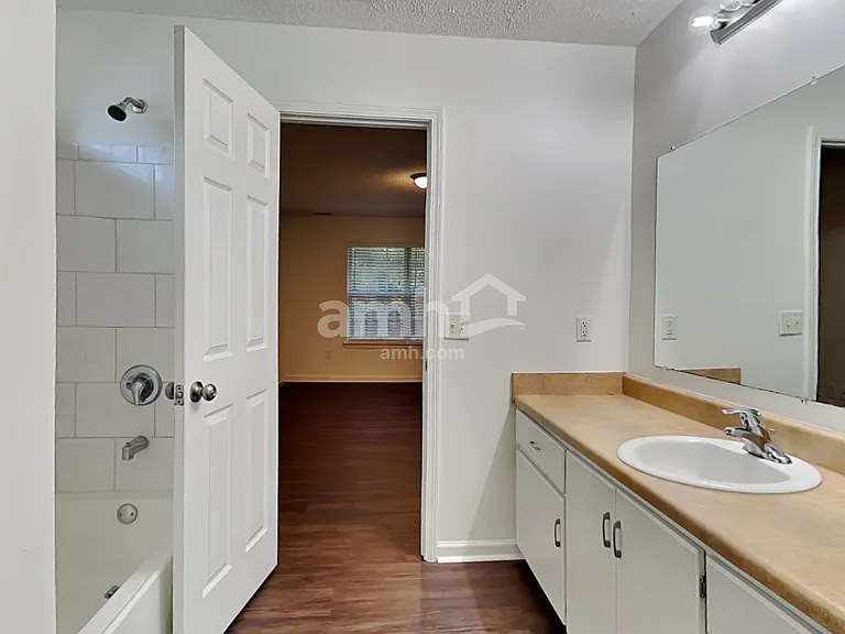20 Carlisle Ln — Photo 12
