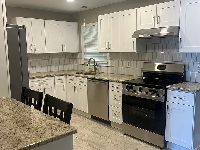 56 Winston Dr — Photo 5