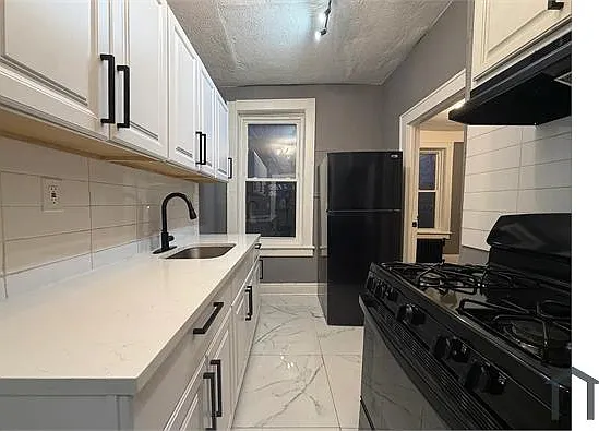3 bed, $2,450 — Photo 2