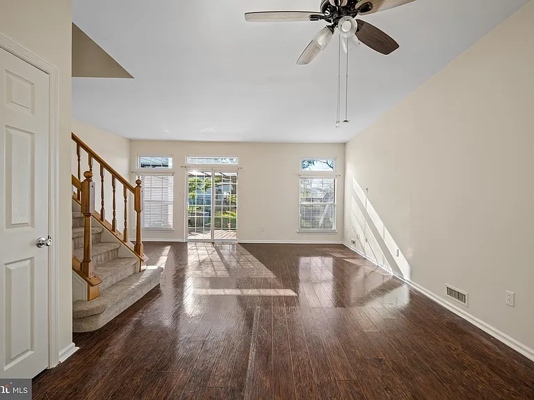 817 Thoreau Ln — Photo 6