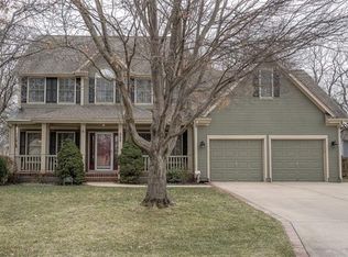 325 SE Sumpter Dr, Lees Summit, MO 64063
