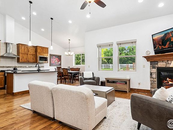 5th image of 3625 Como Ct
