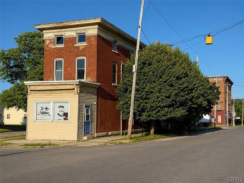 1st image of 1012 Columbia St