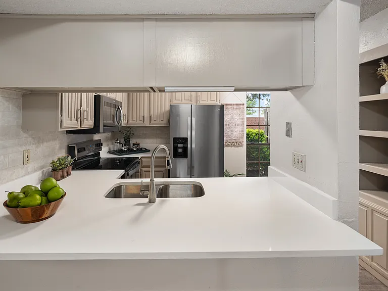 333 Melrose Dr #22D — Photo 4
