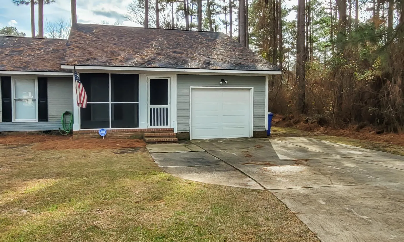3 bed, 1300 sqft, $1,700 — Photo 1