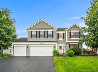 2590 Summerhill Ct, Aurora, IL 60506