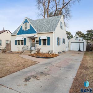 904 S 4th Ave, Sioux Falls, SD, 57104