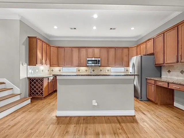 3 bed, 3.5 bath, $2,600 — Photo 2