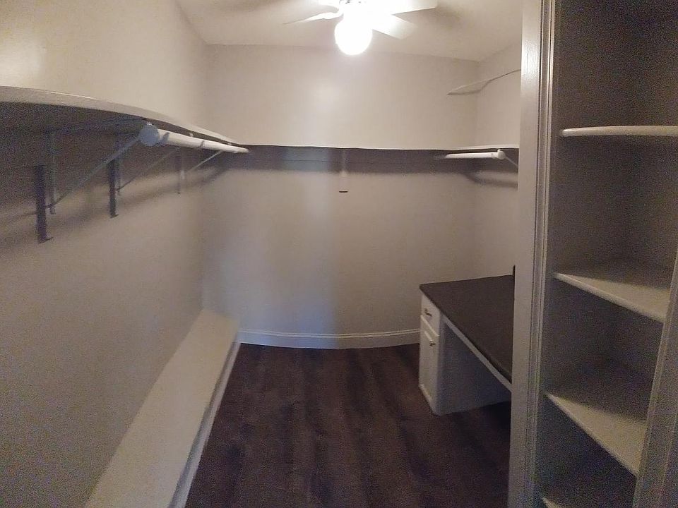 Walk in closet/office