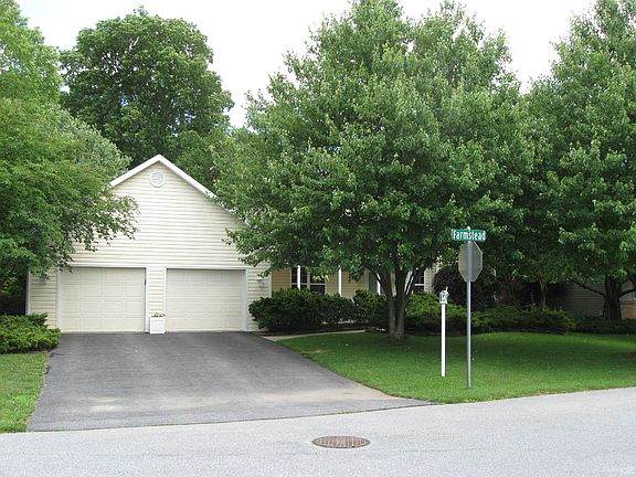 120 Farmstead Circle front 4