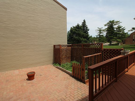 5th image of 2990 Moon Lake Dr #116