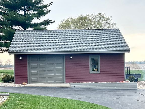 5th image of 910 S Catlin Rd