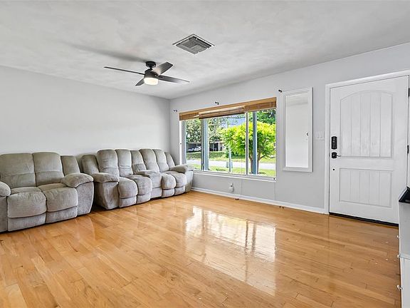 5th image of 621 Ellsworth St