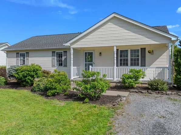 11 Foxhall Ln, Weyers Cave, VA 24486