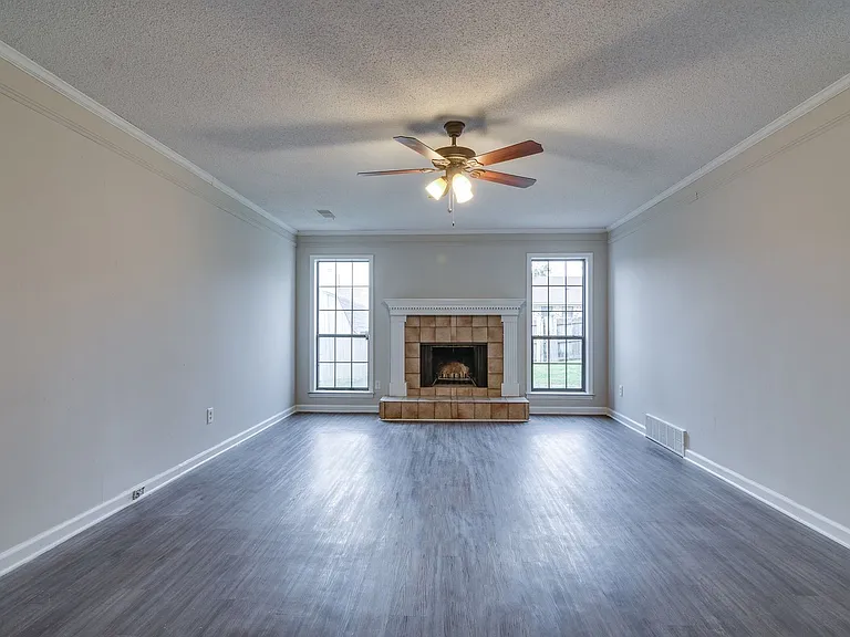 6562 Lake Valley Dr — Photo 2