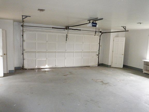 4th image of 7220 Canmore Ln